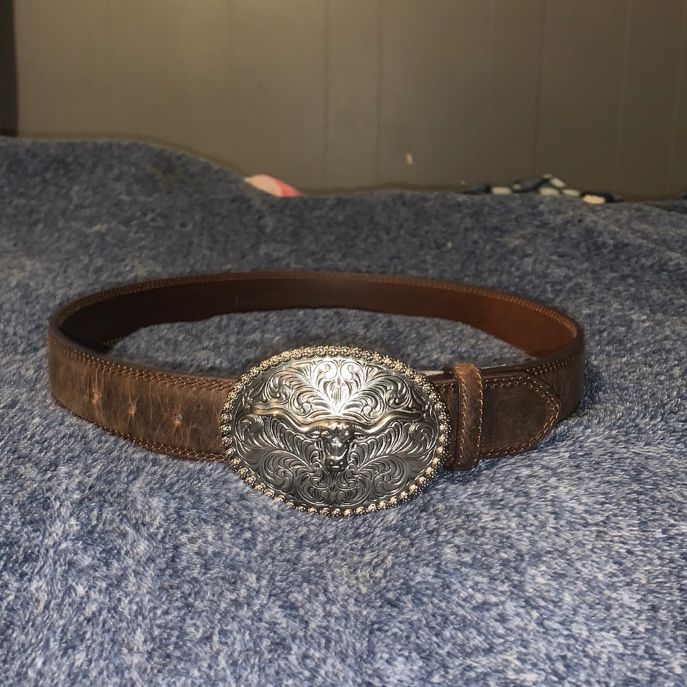 I’m selling a real leather belt with a buckle